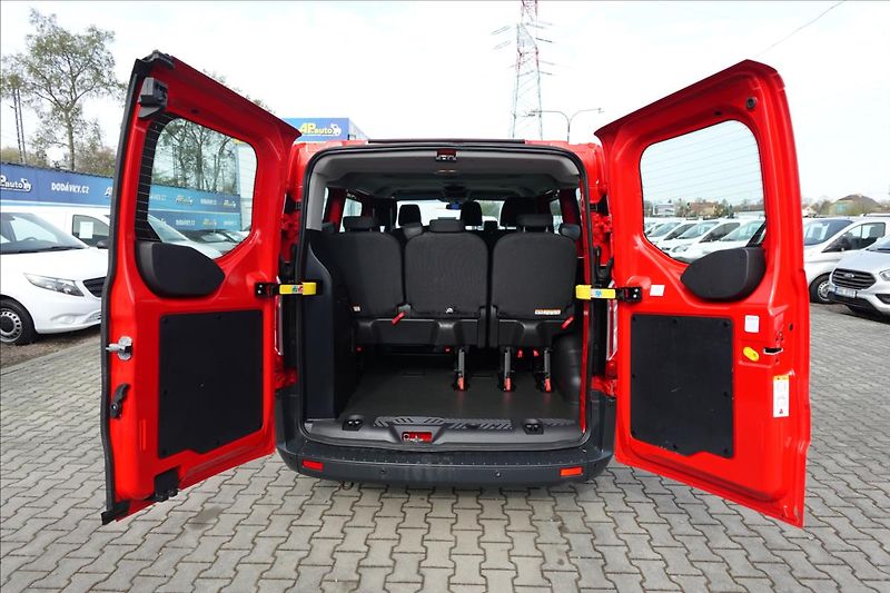 Ford Transit Custom 2,0 TDCi  L1H1 BUS KLIMA SERVI - fotka 14 z 41