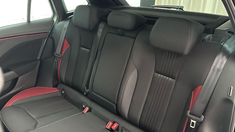Škoda Scala 1.5 TSI DSG Monte Carlo - fotka 16 z 33
