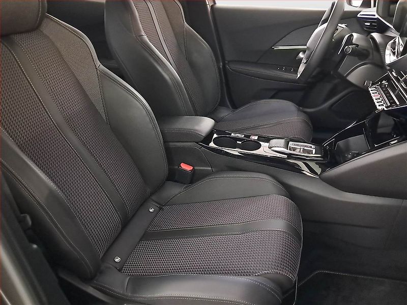 Peugeot 2008 (2022) GT Line 1.5 BlueHDi - fotka 9 z 24
