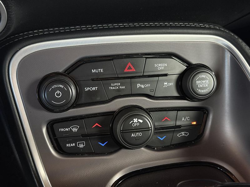Dodge Challenger 5,7 L V8 HEMI - fotka 18 z 28