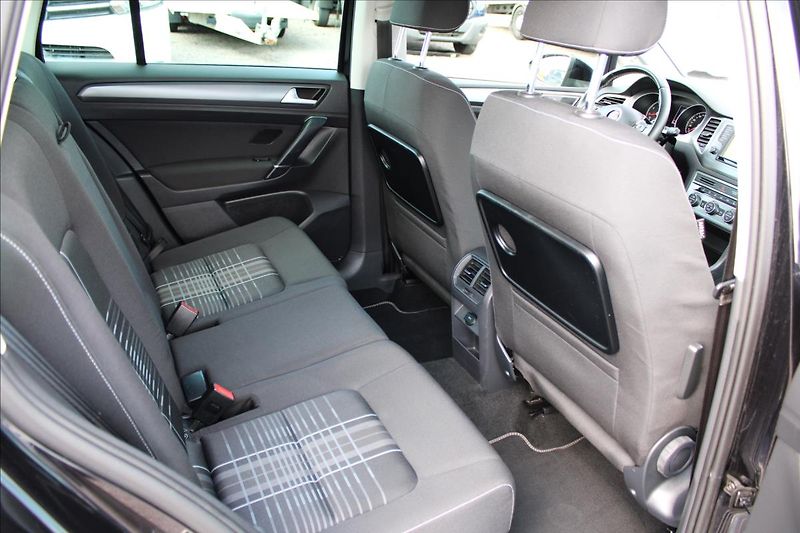 Volkswagen Golf Sportsvan 1,2 TSi 81kW LOUNGE, kamera - fotka 23 z 33