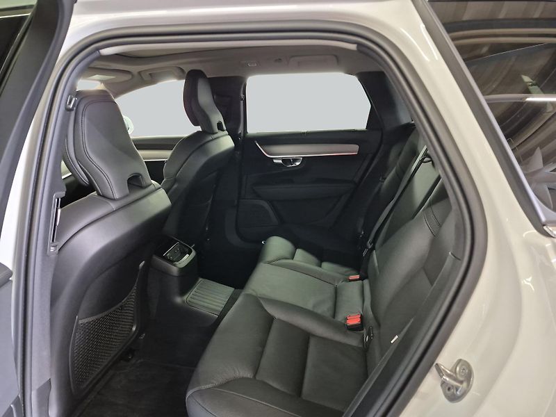 Volvo V90 T6 AWD Plus Bright #Four-C - fotka 10 z 15