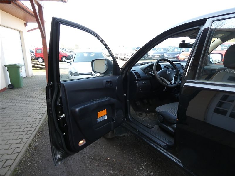 Mitsubishi L200 2,5 DI-D 100kW REZERVACE - fotka 20 z 36