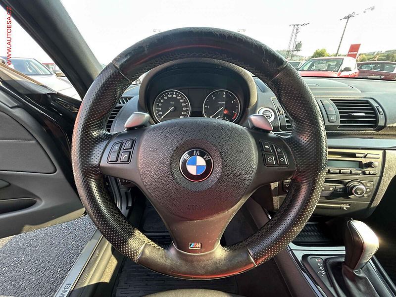 BMW Řada 1 (2008) 2.0 D 123d, ČR, AC, xenon - fotka 12 z 17