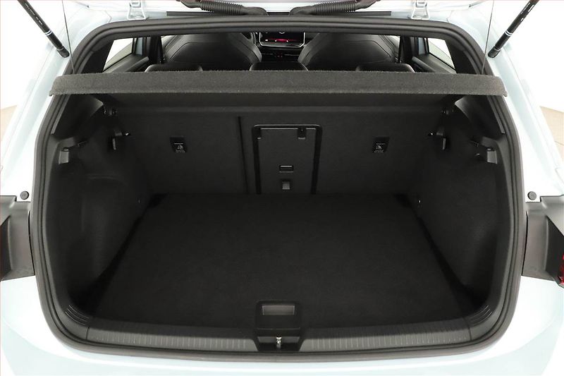 Volkswagen Golf (2024) R-Line 1.5 TSI - fotka 11 z 22