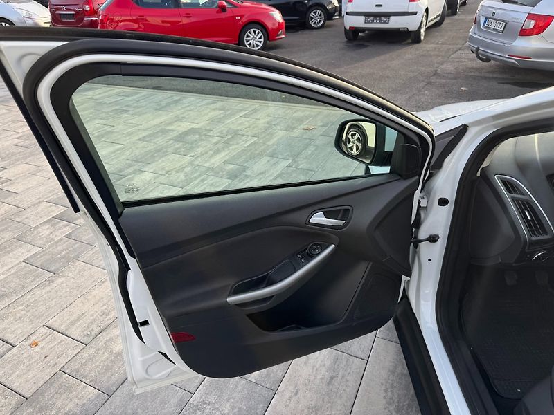 Ford Focus (2013) Trend 1.6 TDCi - fotka 9 z 29