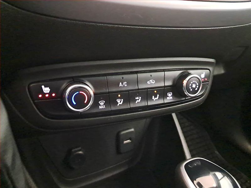 Opel Crossland X (2022) 1.2 Turbo, Automat, Serv.kniha - fotka 17 z 18