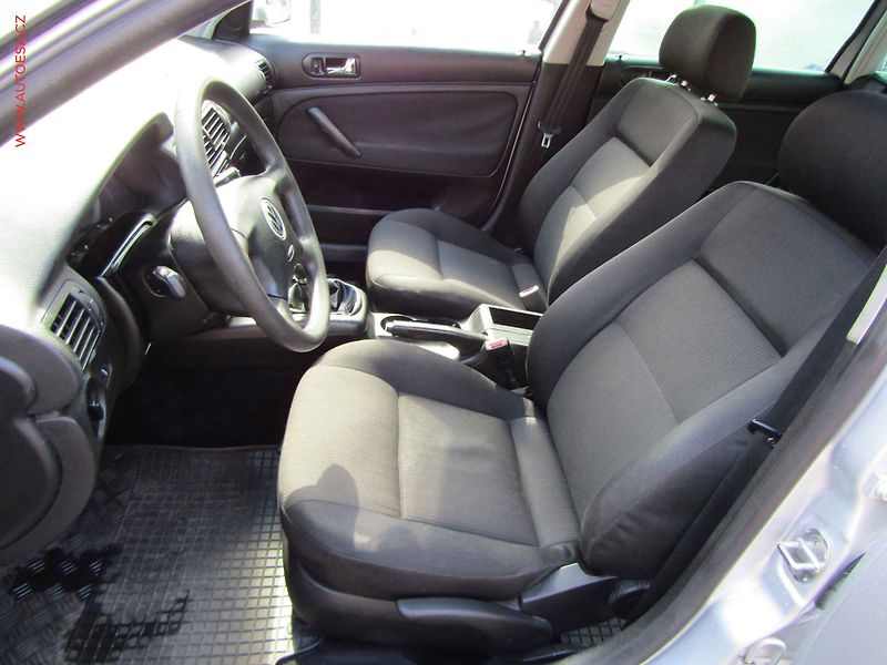 Volkswagen Passat (2002) 1.6 i, AC, výhřev sed - fotka 9 z 14