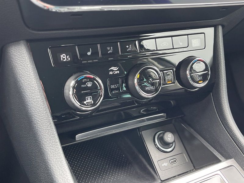 Škoda Superb (2022) 2.0 TDI 147kW DSG Style Plus c - fotka 13 z 35