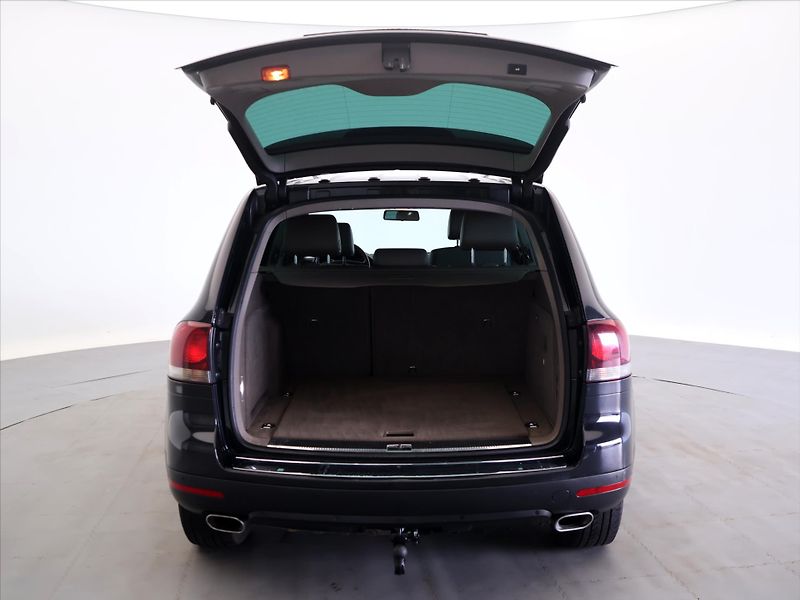 Volkswagen Touareg 3,0 TDI V6 176kW Tiptronic CZ - fotka 9 z 39