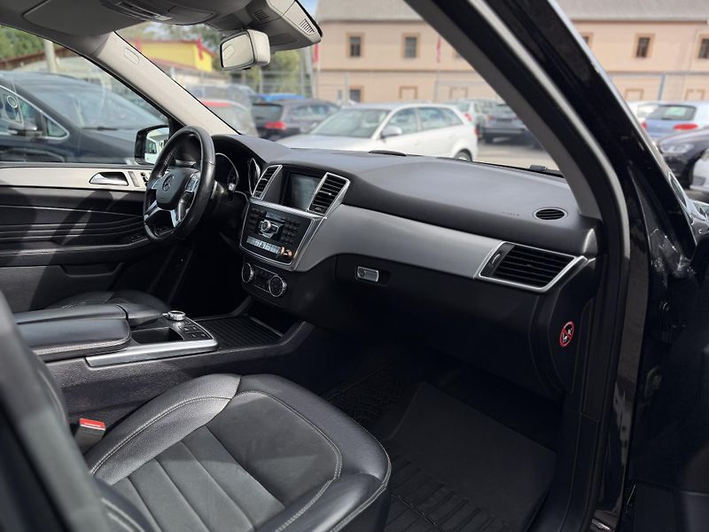 Mercedes-Benz Třídy M ML 350 CDI, 4-matic, panorama - fotka 13 z 19