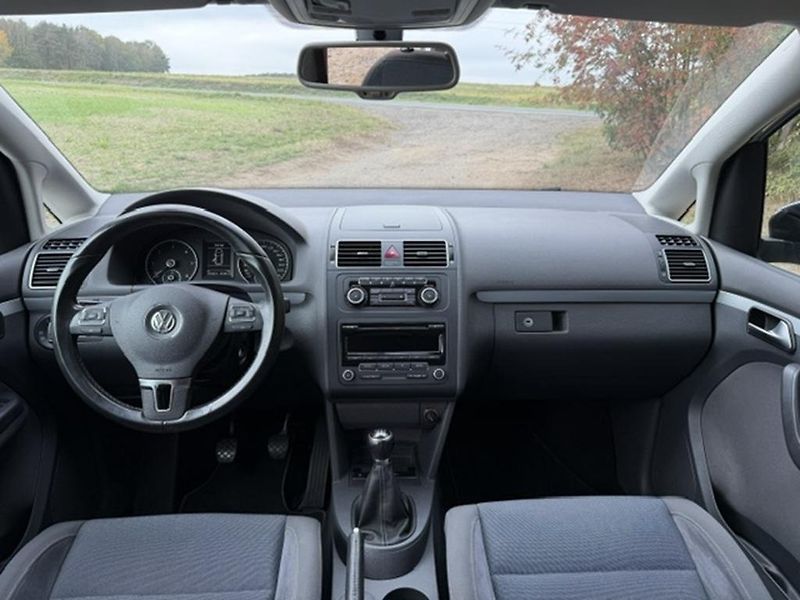 Volkswagen Touran 1,6 TDi BLUEMOTION STYLE - fotka 18 z 28