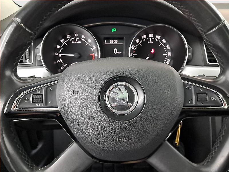 Škoda Superb (2014) 2.0 TDI, Navi, Tempomat - fotka 17 z 20