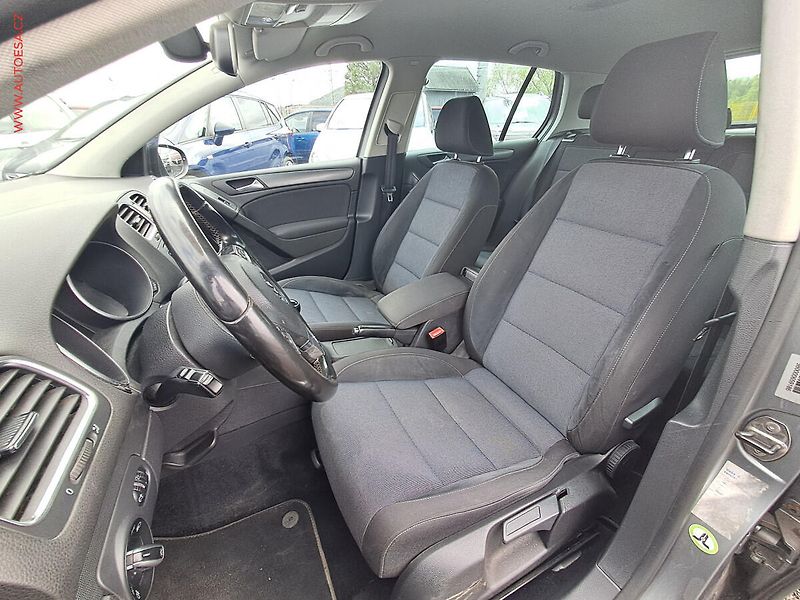 Volkswagen Golf (2011) 1.6TDI, Style - fotka 9 z 21