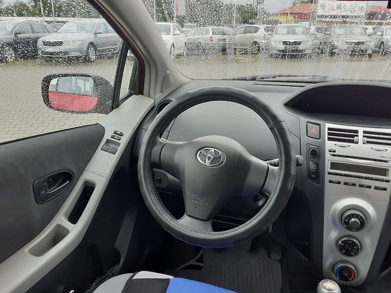 Toyota Yaris (2008) 1.3 i KLIMA ČR - fotka 8 z 27