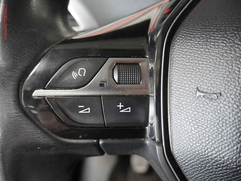 Peugeot 5008 (2017) 1.6 HDi, Active - fotka 13 z 23