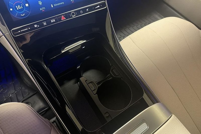Mercedes-Benz CLE 300 4M AMG 360 HuD Pano Venti - fotka 19 z 23