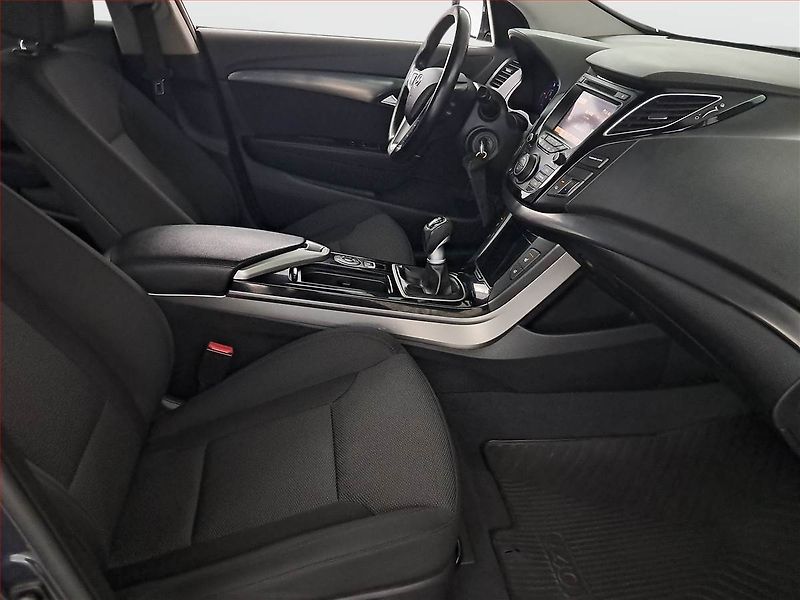 Hyundai i40 (2015) 1.7 CRDi, Navi, Tempomat - fotka 9 z 15