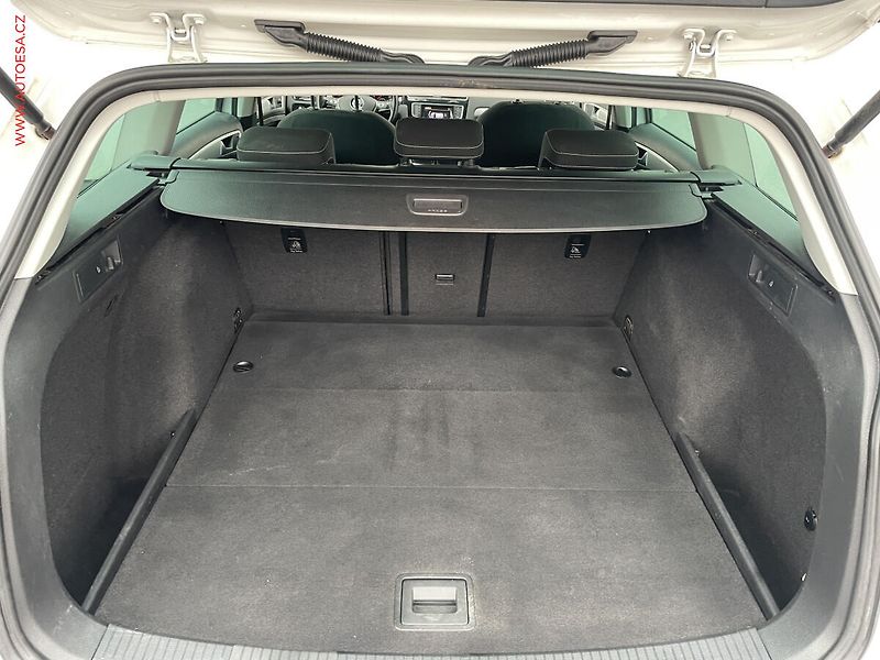 Volkswagen Golf (2014) 1.6 TDi 4x4, CUP, navi - fotka 7 z 17