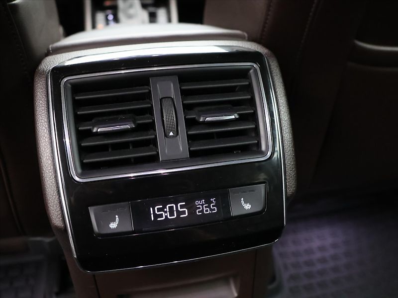 Škoda Superb 2,0 TDI 110kW DSG CZ L&K - fotka 28 z 35