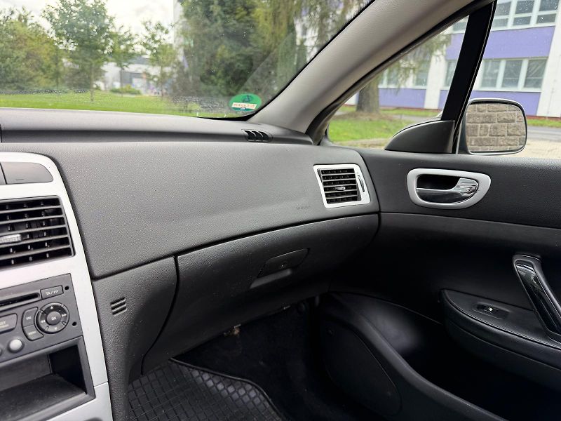 Peugeot 307 1,6i 16V  - fotka 21 z 24