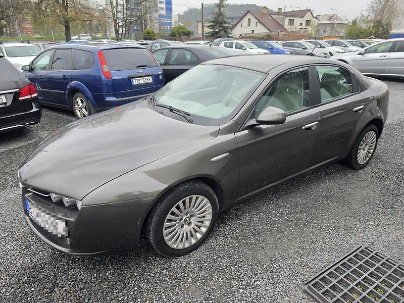 Alfa Romeo 159 - fotka 2 z 14