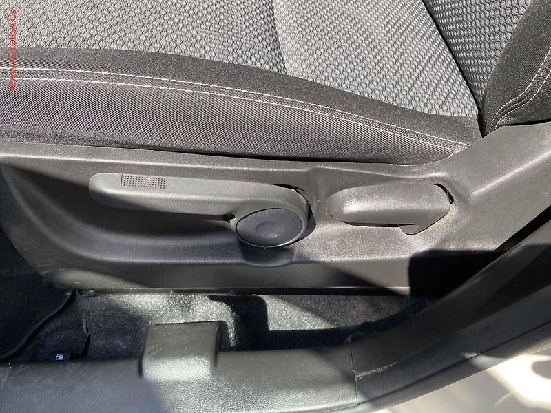 Suzuki Vitara (2017) 1.6 VVT, Comfort, AT, +kola - fotka 14 z 18