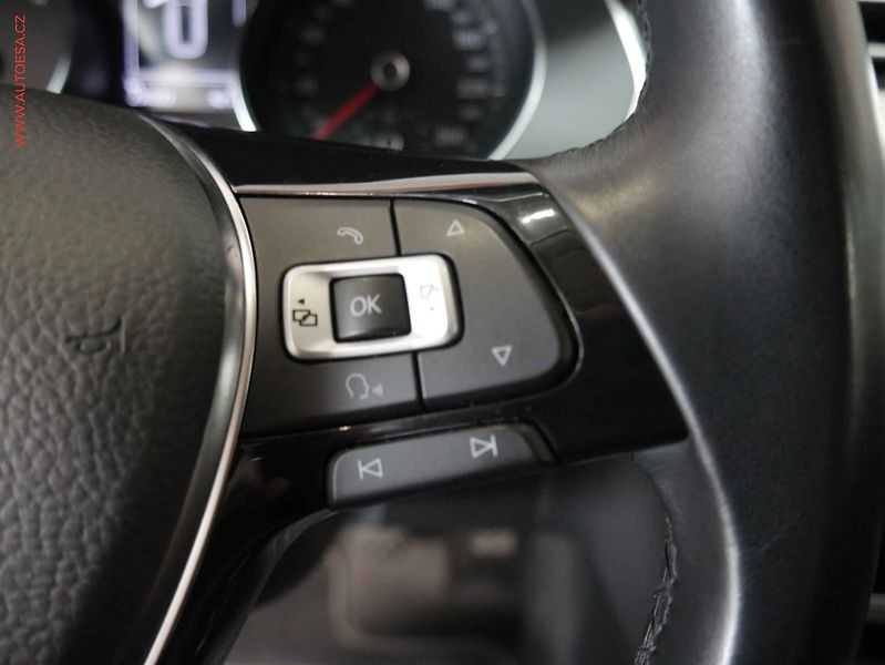 Volkswagen Passat (2018) 2.0TDi, LED, navi - fotka 21 z 27