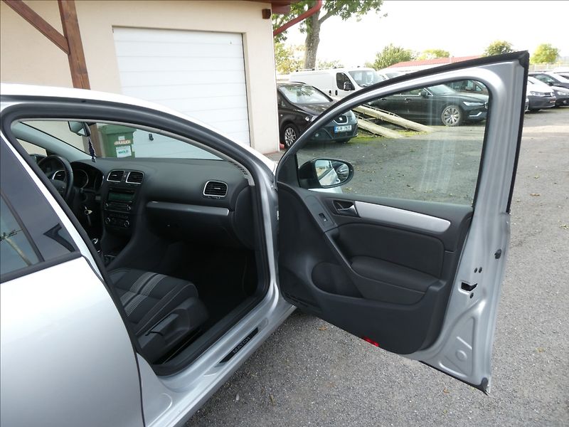 Volkswagen Golf 1,2 TSi 77kW MATCH serviska - fotka 23 z 45