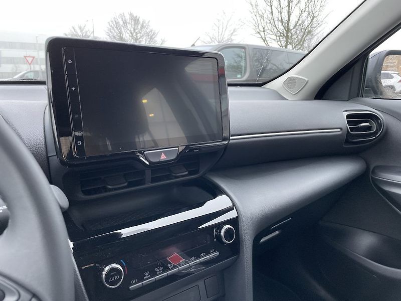 Toyota Yaris Cross 1.5 Hybrid Comfort ODBĚR IHNED - fotka 16 z 27