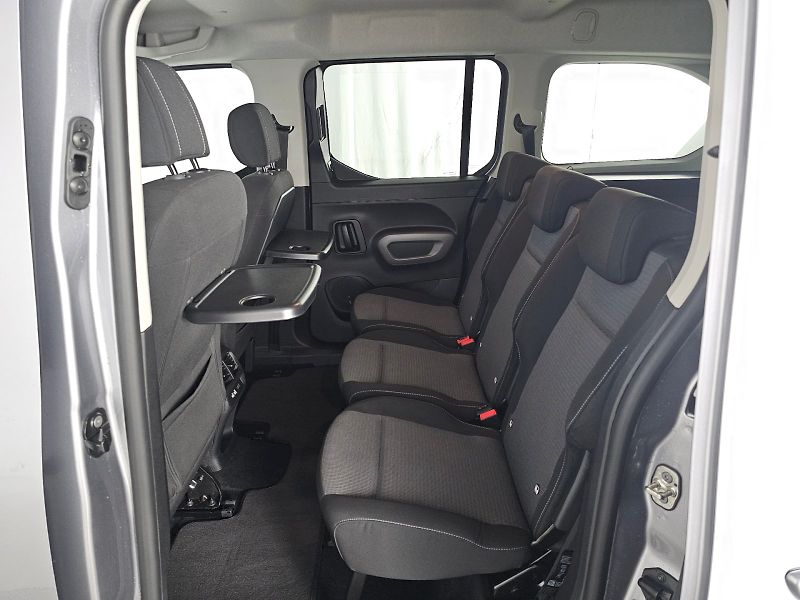 Toyota ProAce City Verso (2025) L2 1.2T 110k FAMILY 7S LONG - fotka 7 z 20