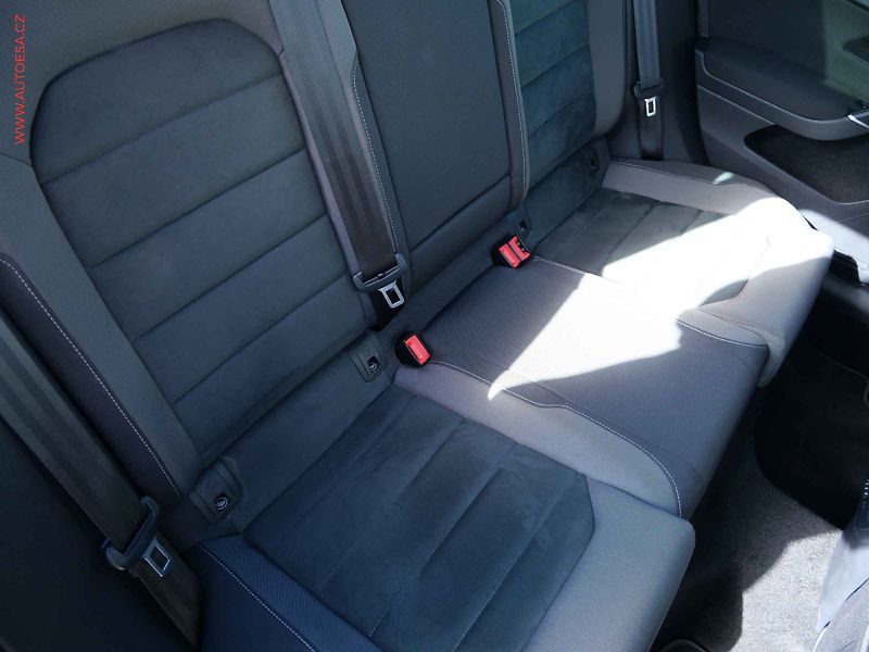 Volkswagen Golf (2020) 1.5 TSi, Highline, LED, panor - fotka 12 z 20