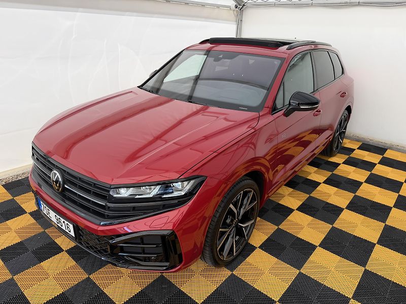 Volkswagen Touareg 3.0Tdi*210kw*1-MAJ*DPH*R-Line* - fotka 1 z 50