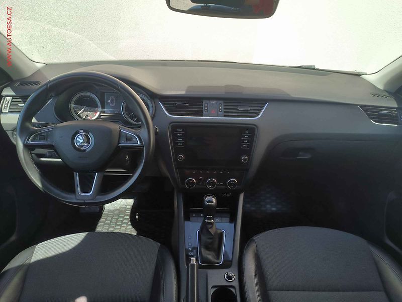 Škoda Octavia (2018) 1.6 TDi, Style, DSG, LED - fotka 8 z 26
