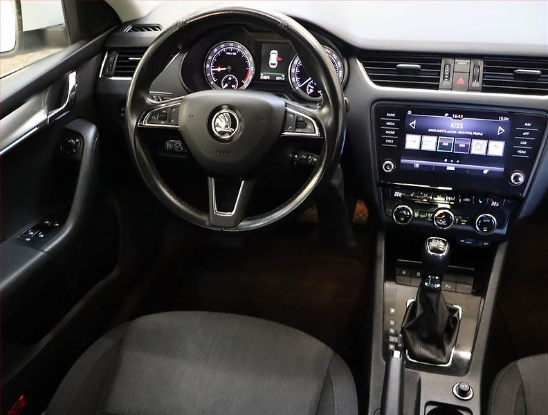 Škoda Octavia (2017) 2.0 TDI, Automat, Navi - fotka 7 z 22