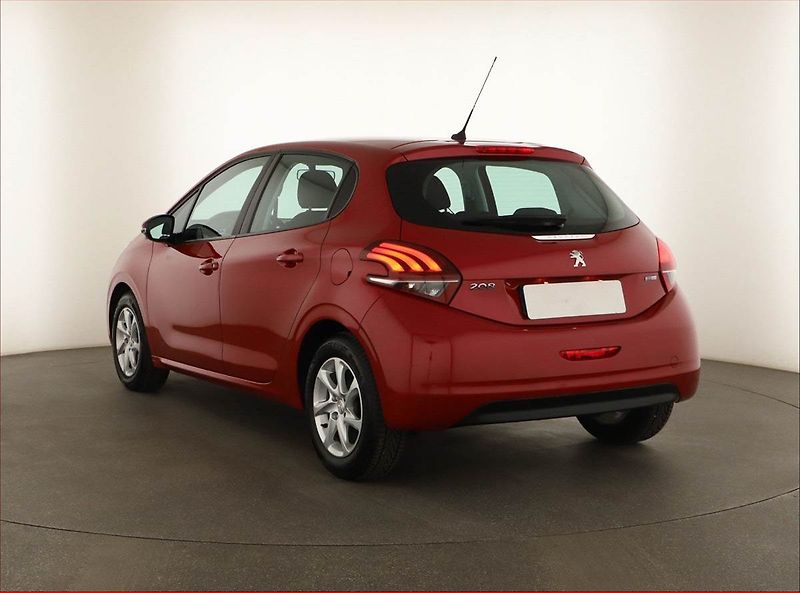 Peugeot 208 (2016) 1.2 PureTech, ČR,1.maj - fotka 4 z 17