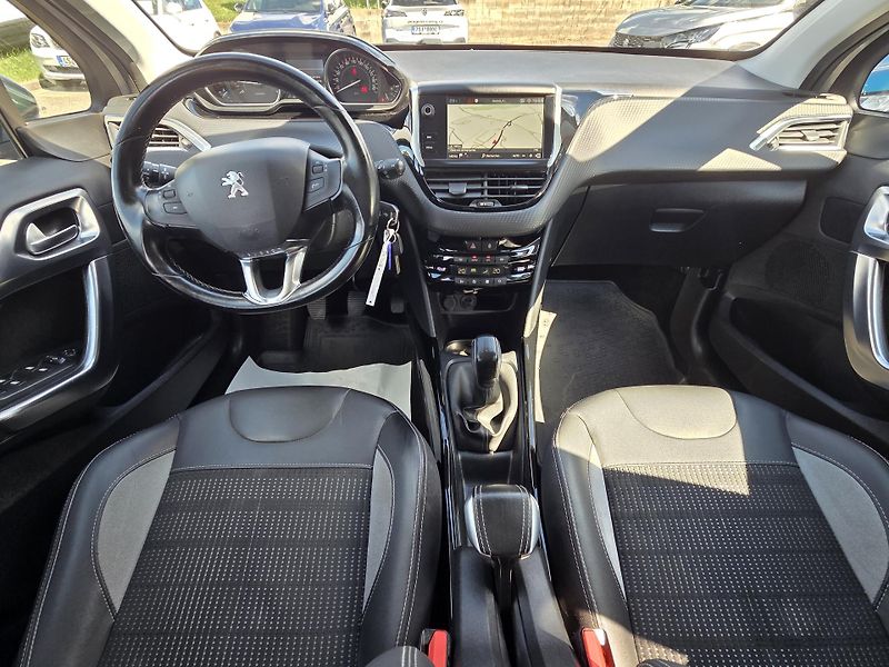Peugeot 2008 (2018) 1.2 PT 110 ALLURE MAN5 - fotka 13 z 28