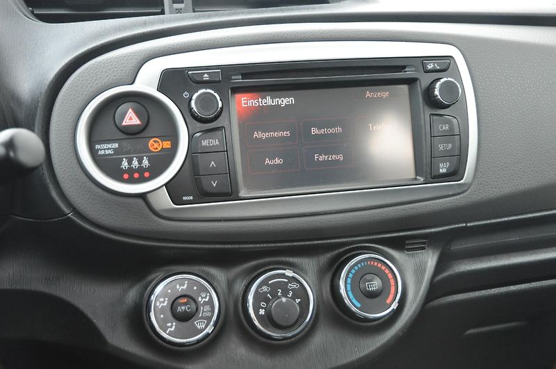 Toyota Yaris 1.33VVT-i 73kW - fotka 12 z 16