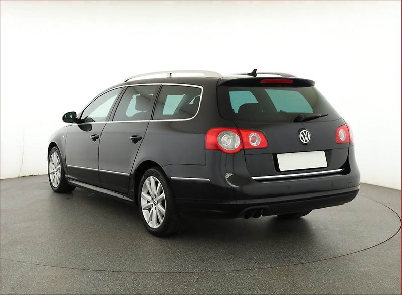 Volkswagen Passat (2010) 2.0 TDI, Automat, po STK - fotka 4 z 17