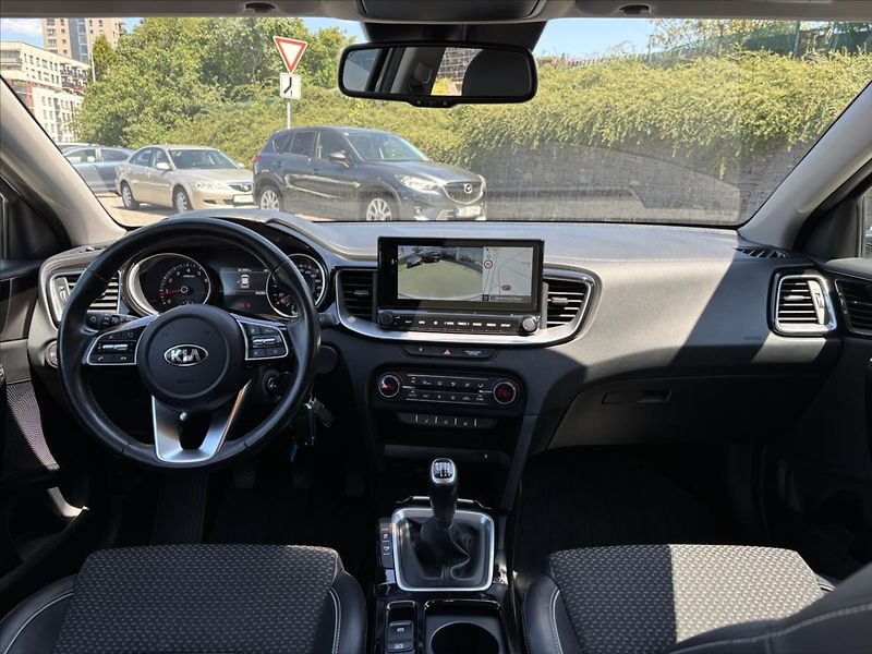 Kia XCeed 1,5 TGDi TOP ZÁRUKA KAMERA NAV - fotka 9 z 43