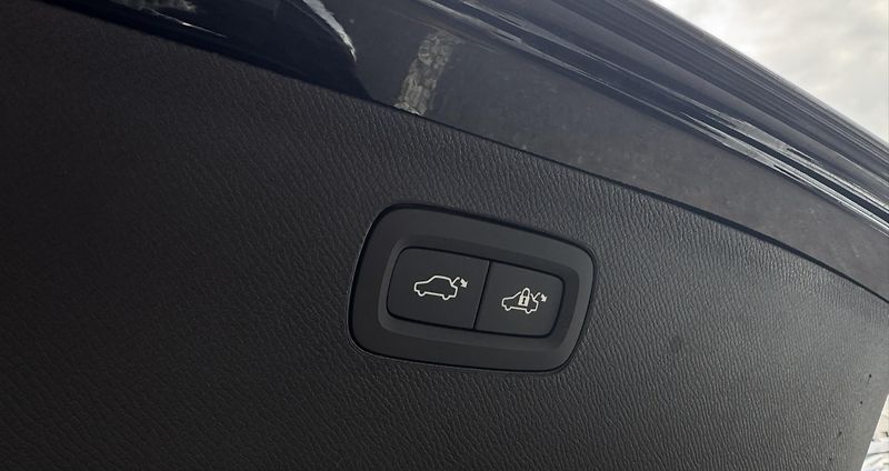 Volvo XC90 B5 AWD PLUS 360/ 7.m* / +kola  - fotka 31 z 49