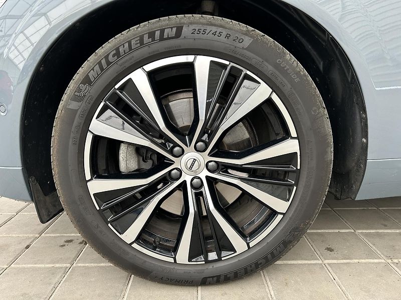 Volvo XC60 2.0 B4 4x4 ULTIMATE - fotka 10 z 33