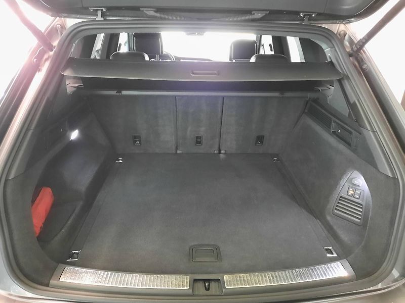 Volkswagen Touareg (2023) R-Line 3.0 TDI 4Motion Edition - fotka 29 z 35