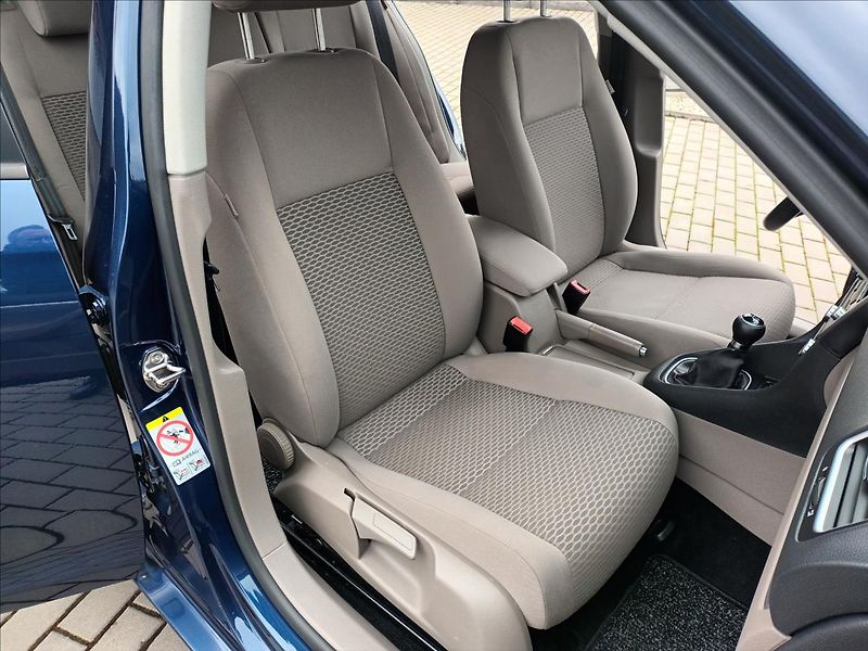 Volkswagen Golf 1,2 TSI,KLIMA,VÝHŘEV,SERVISKA - fotka 23 z 40