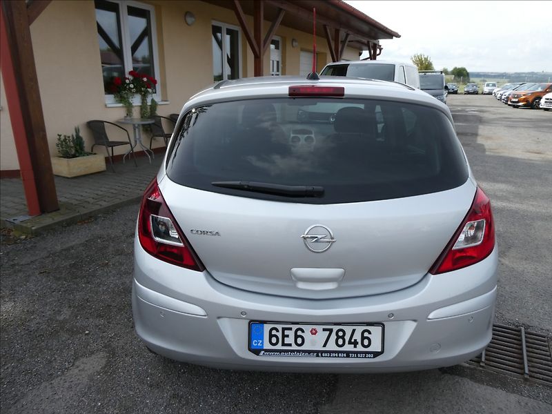 Opel Corsa 1,4 16V 74kW, drobné vady laku - fotka 7 z 42