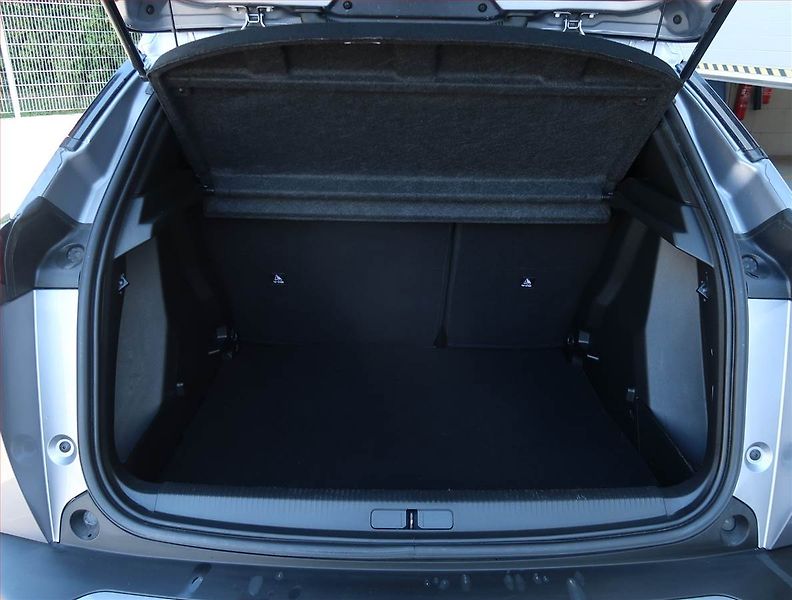 Peugeot 2008 (2025) Allure 1.2 PureTech - fotka 14 z 21