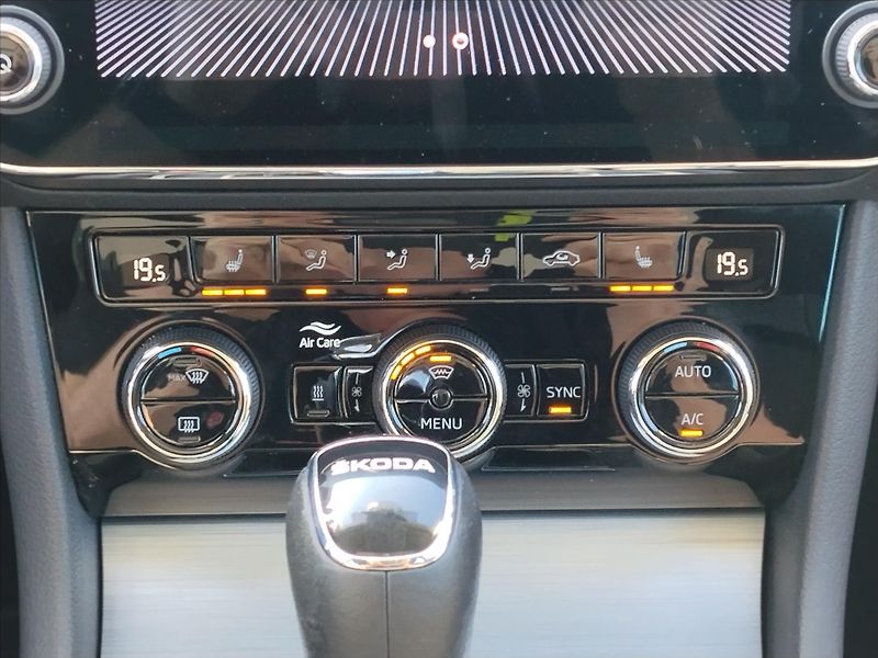 Škoda Superb 2.0TDI 110kW, DSG tažné - fotka 19 z 38