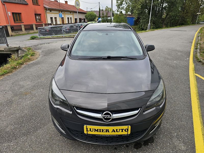 Opel Astra (2013) J 1.7CDTI - fotka 8 z 17