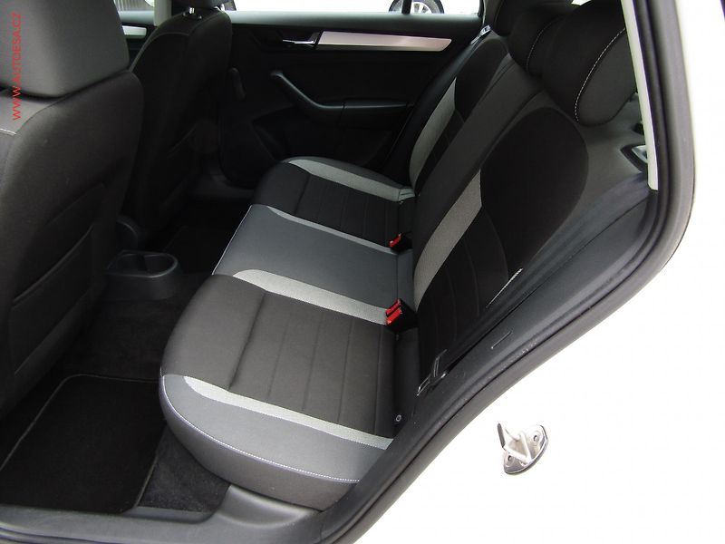 Škoda Rapid (2017) 1.0TSi, ČR, AC, výhřev sed - fotka 10 z 17