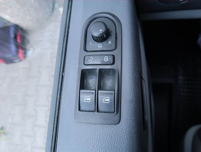 Volkswagen Transporter (2013) 2.0 TDI, Bus, 5Míst, ČR - fotka 14 z 14